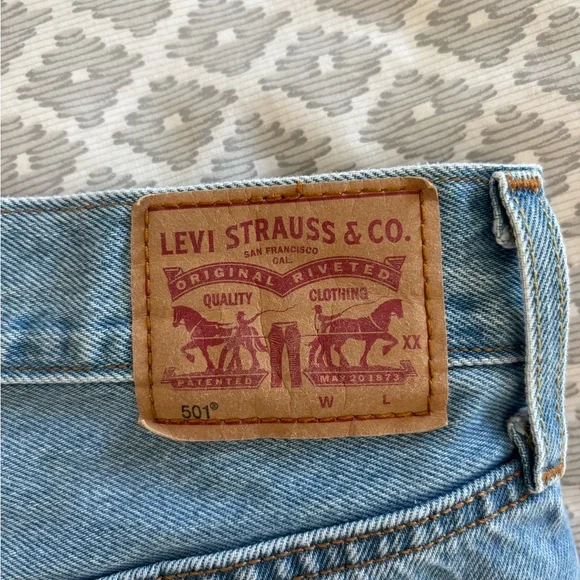 Levi's Blue Jean Shorts High-Waisted Distressed - Picture 3 of 7
